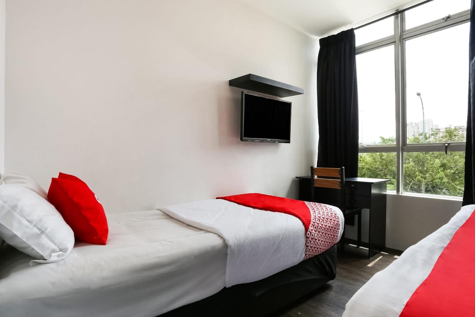 Oyo 90460 Hotel Kl2F Rest & Go Shah Alam Kültér fotó
